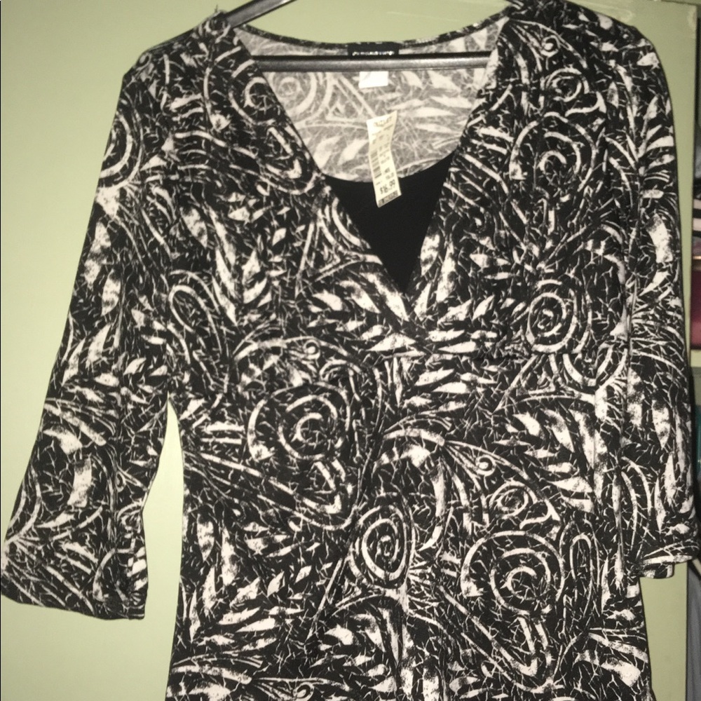 Black and white thin sweater w/. Modesty panel